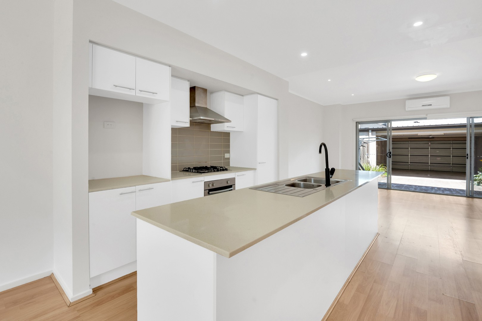 11 Alexander Circuit, Craigieburn, VIC 3064, Craigieburn - Thumbnail 3