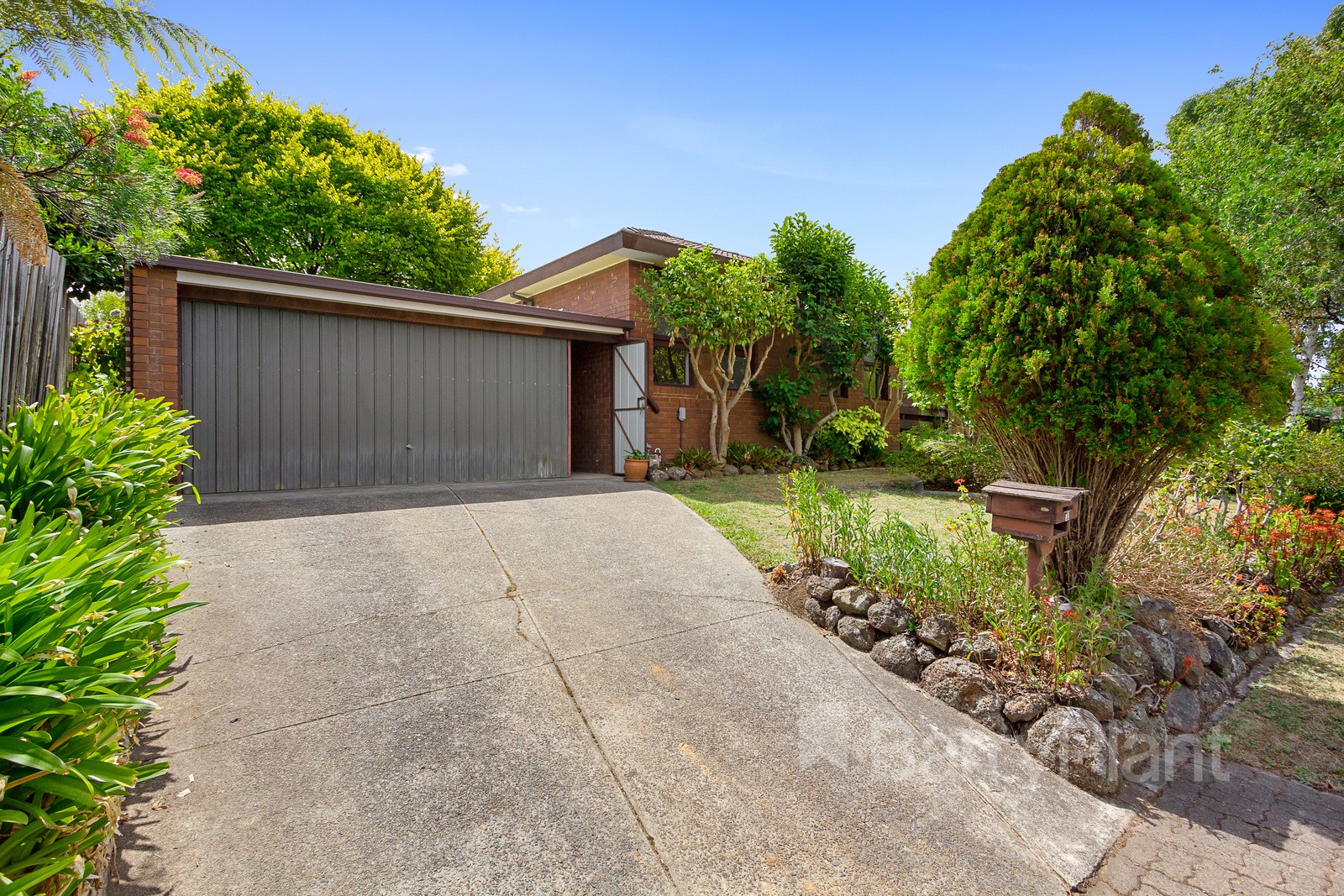 11 Amberley Court, Wantirna, VIC 3152 - Thumbnail 2 - 23/02/2022