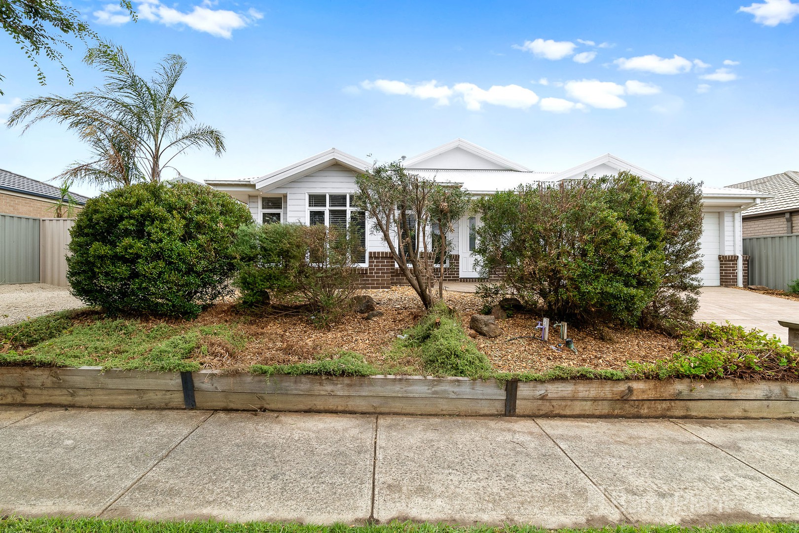 11 Aquitane DriveCranbourne East, VIC 3977, Cranbourne East - Thumbnail 2
