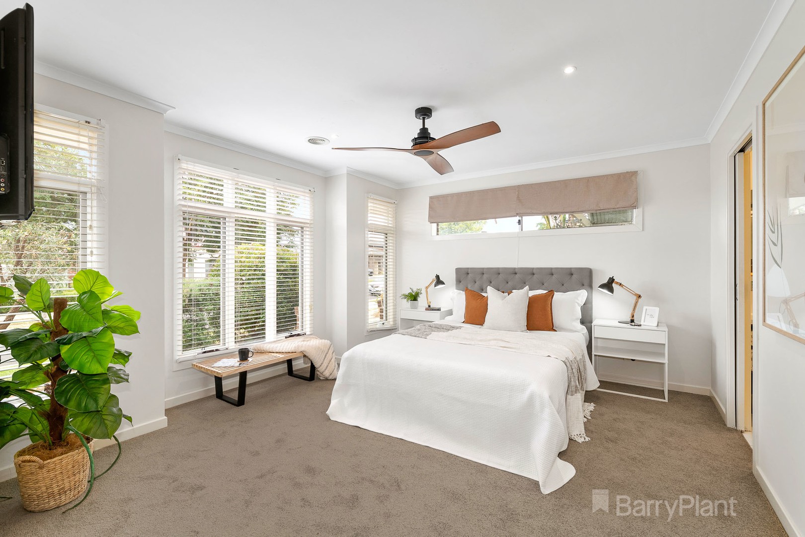 11 Aquitane DriveCranbourne East, VIC 3977, Cranbourne East - Thumbnail 3