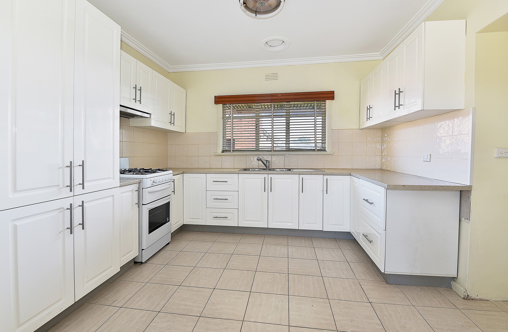 11 Arbor Terrace, Avondale Heights, VIC 3034, Avondale Heights - Thumbnail 2
