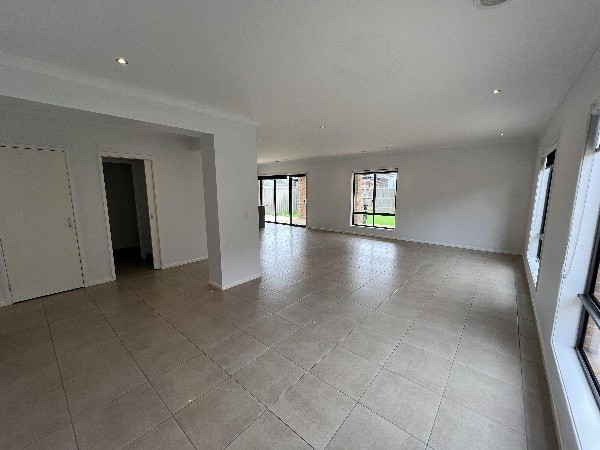 11 Basingstoke Road, Thornhill Park, VIC 3335, Thornhill Park - Thumbnail 3