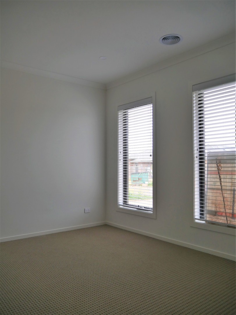 11 Bellbird Street, Kurunjang, VIC 3337, Kurunjang - Thumbnail 2