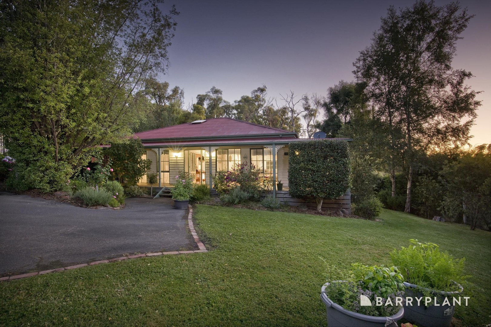 11 Bilocla Avenue, Cockatoo, VIC 3781, Cockatoo - Thumbnail 2