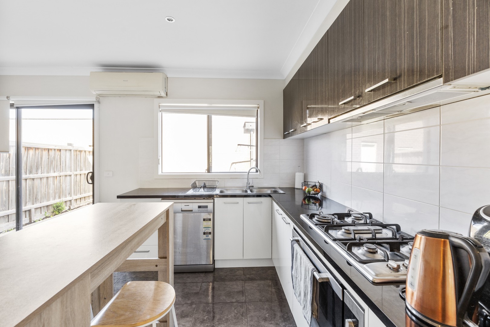 11 Bohr Walk, Fraser Rise, VIC 3336 - Thumbnail 2 - 01/12/2025