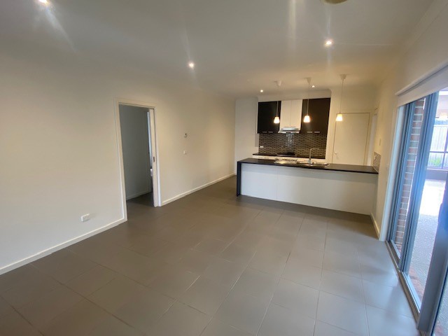 11 Braeside Walk, Caroline Springs, VIC 3023, Caroline Springs - Thumbnail 4