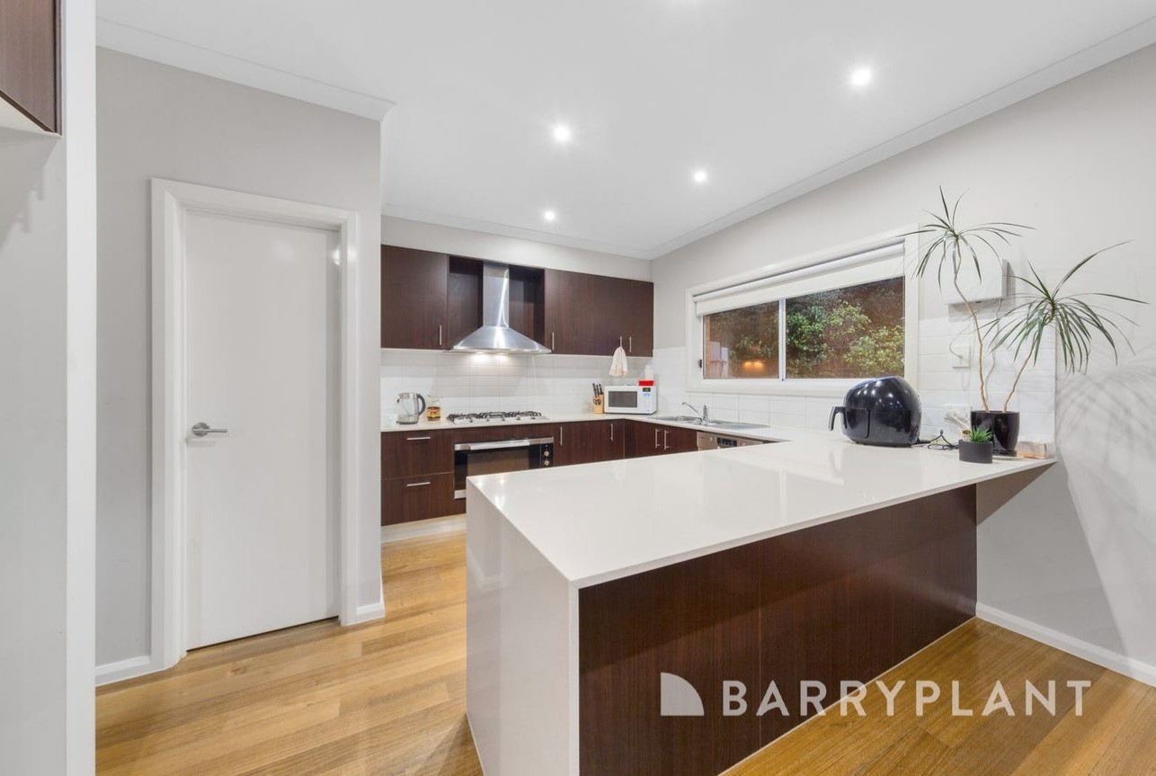 11 Brook Street, Caroline Springs, VIC 3023, Caroline Springs - Thumbnail 2