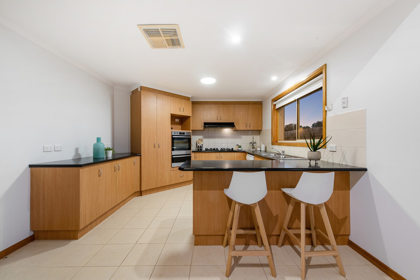 11 Burnley Grove, Taylors Hill, VIC 3037, Taylors Hill - Thumbnail 4