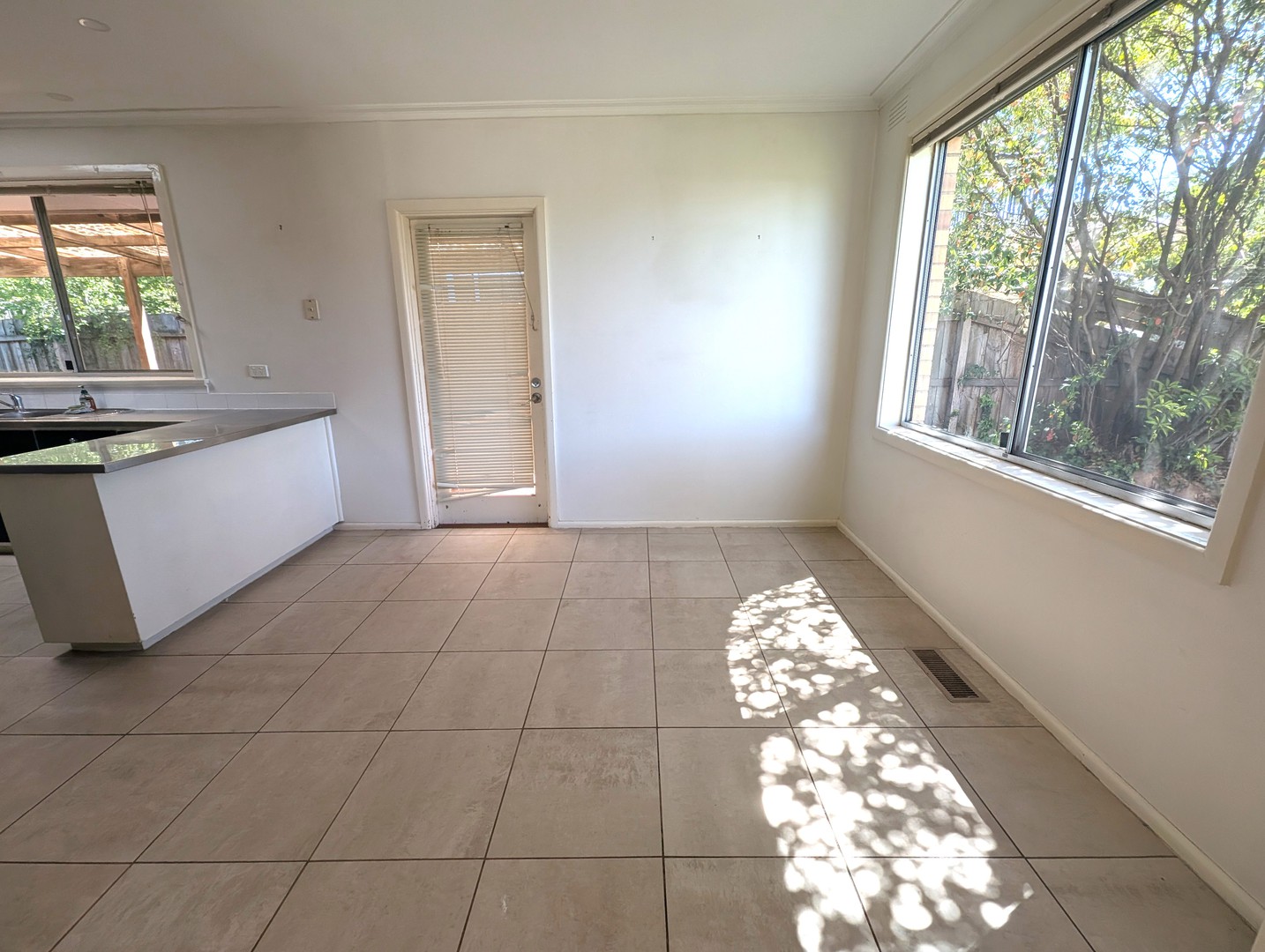 11 Chaucer Street, Hamlyn Heights, VIC 3215, Hamlyn Heights - Thumbnail 3