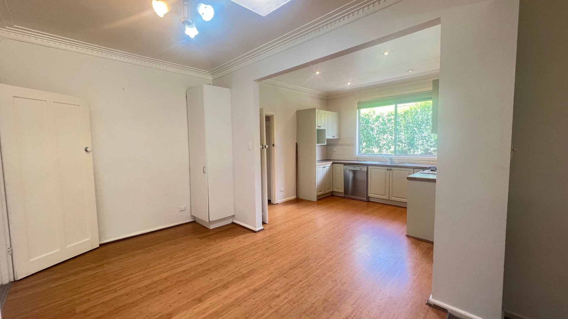 11 Chowne Street, Lalor, VIC 3075 - Thumbnail 2 - 07/02/2024