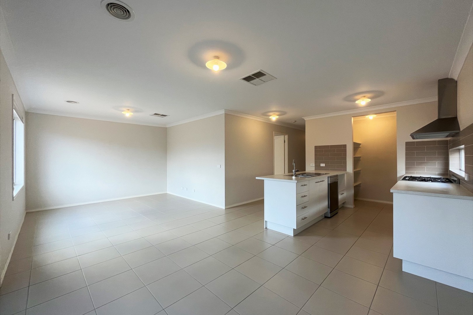 11 Clairwood Avenue, Pakenham, VIC 3810, Pakenham - Thumbnail 2