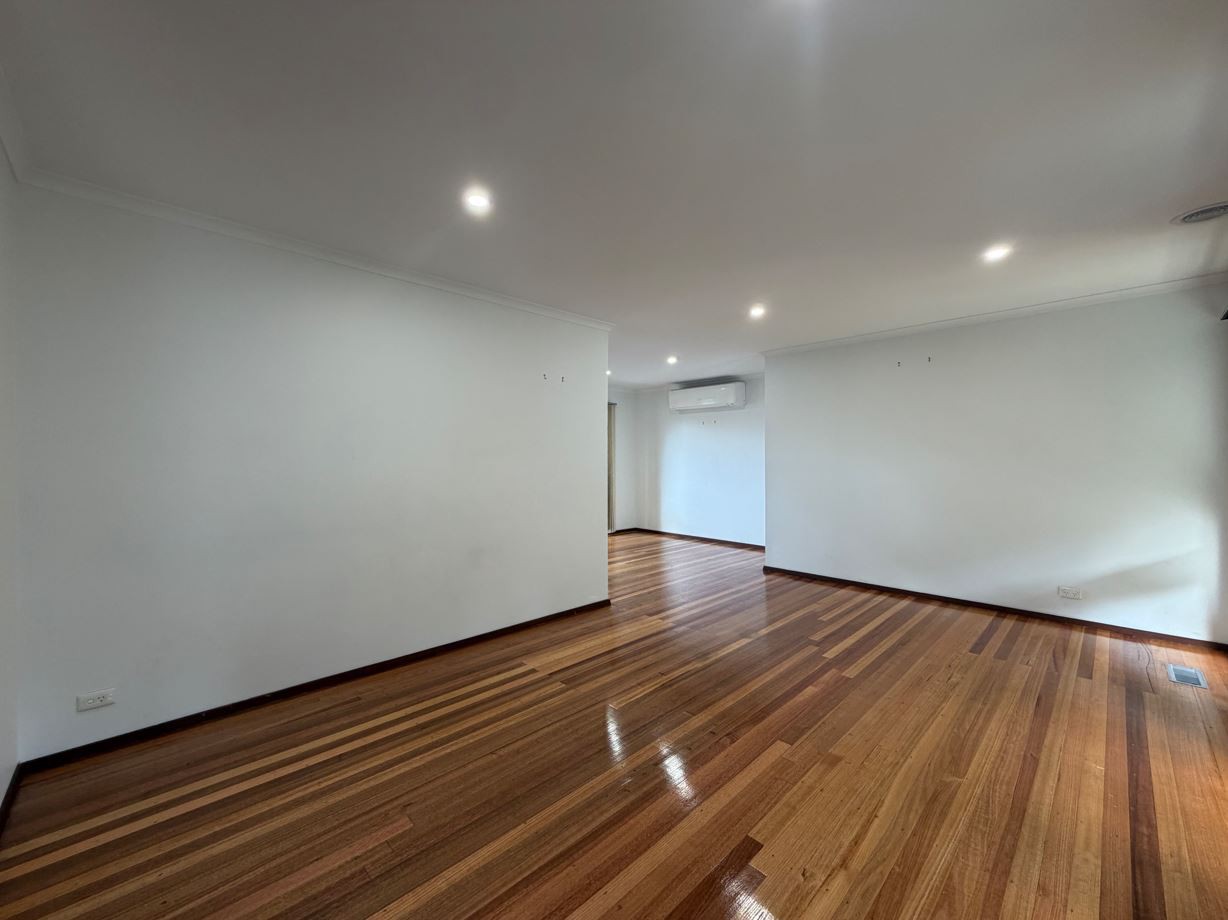 11 Coachmans Square, Wantirna, VIC 3152, Wantirna - Thumbnail 2