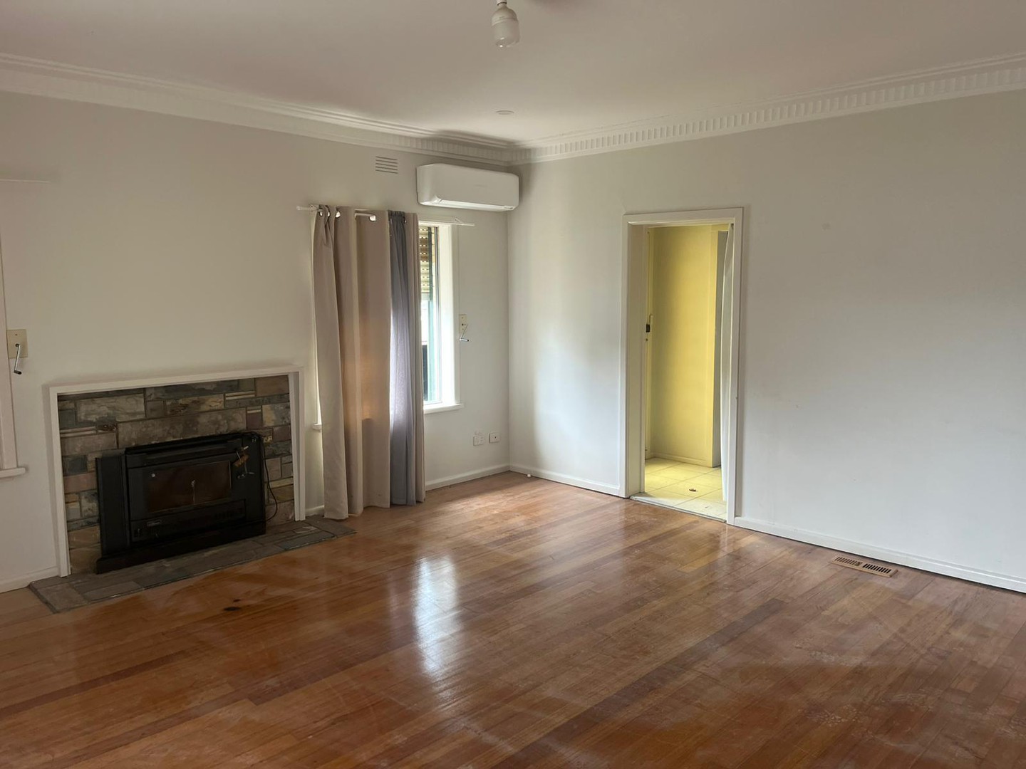 11 Craigielea Avenue, St Albans, VIC 3021 - Thumbnail 1 - 12/11/2025