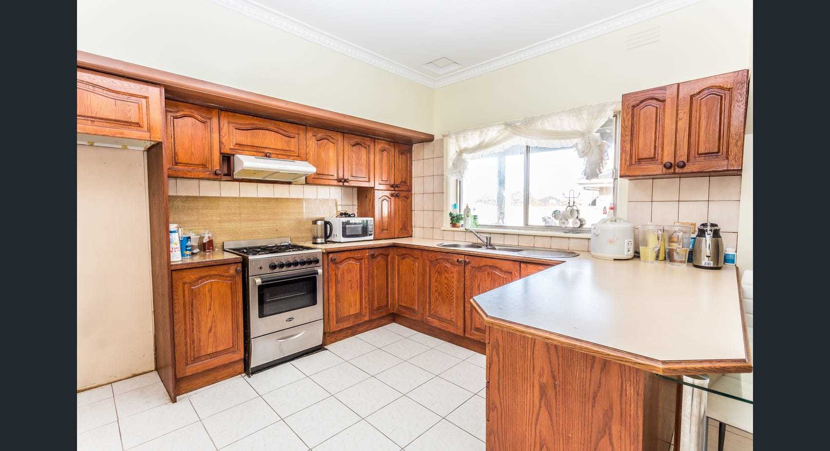 11 Craigielea Avenue, St Albans, VIC 3021 - Thumbnail 2 - 09/09/2022