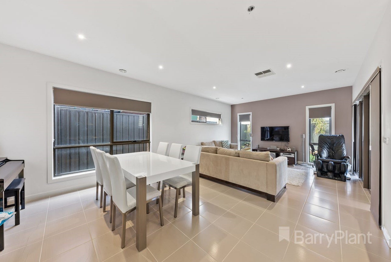 11 Creekview Place, Caroline Springs, VIC 3023, Caroline Springs - Thumbnail 2
