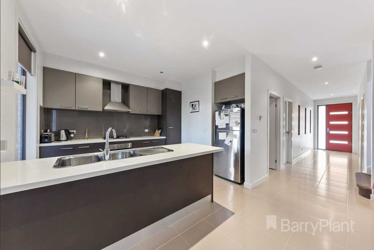 11 Creekview Place, Caroline Springs, VIC 3023, Caroline Springs - Thumbnail 4