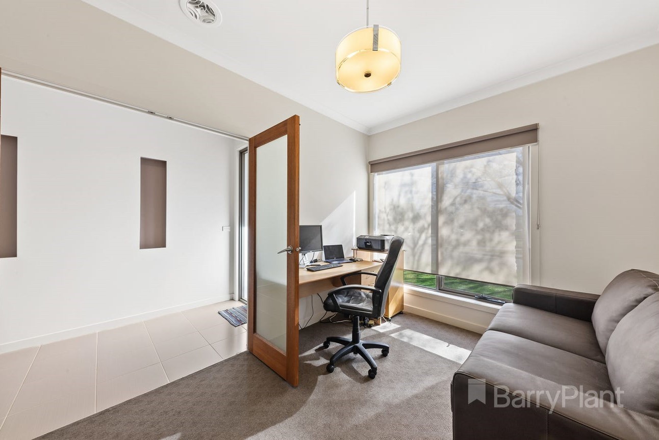 11 Creekview Place, Caroline Springs, VIC 3023, Caroline Springs - Thumbnail 5