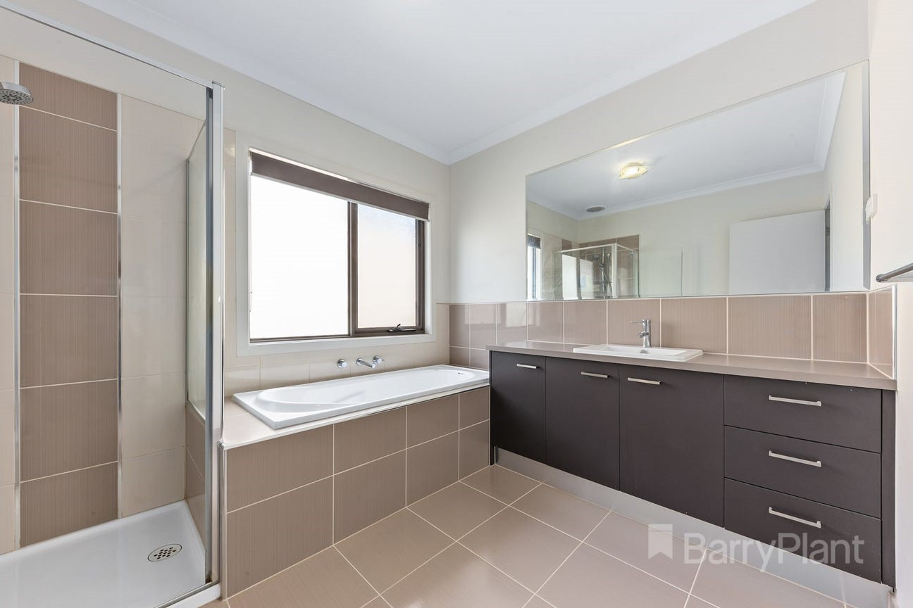 11 Creekview Place, Caroline Springs, VIC 3023, Caroline Springs - Thumbnail 6