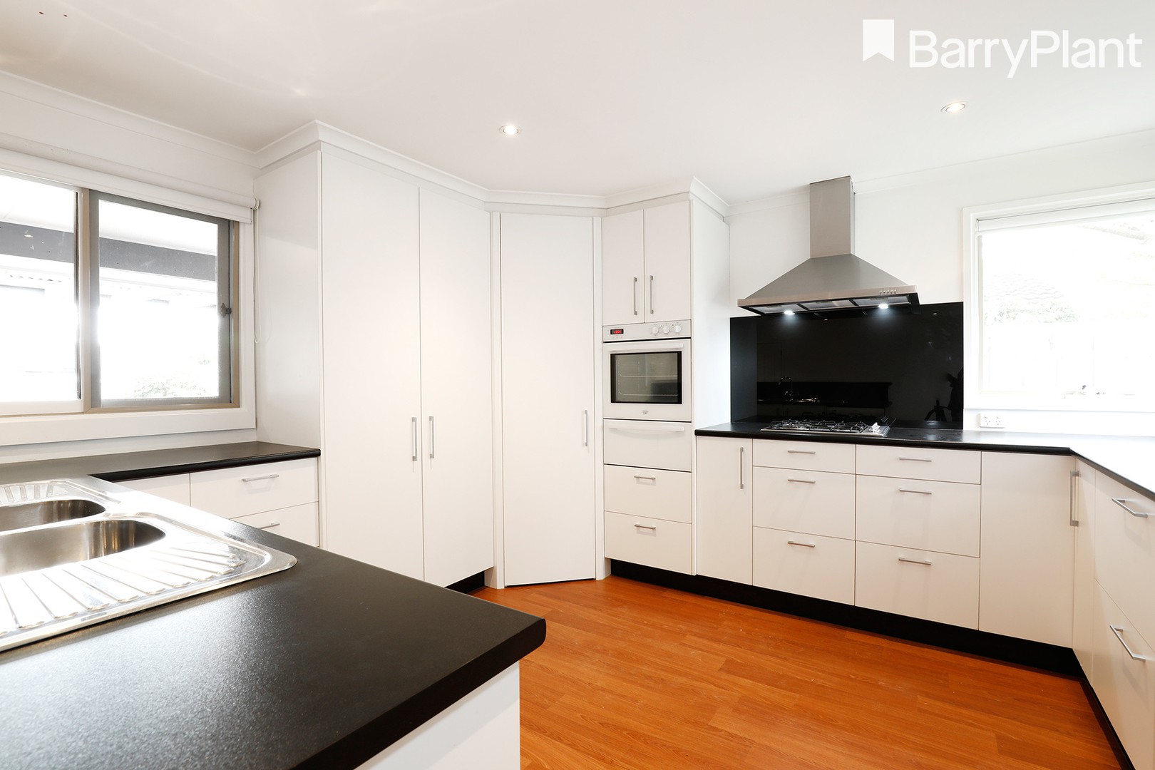 11 Downs Road, Seaford, VIC 3198, Seaford - Thumbnail 4