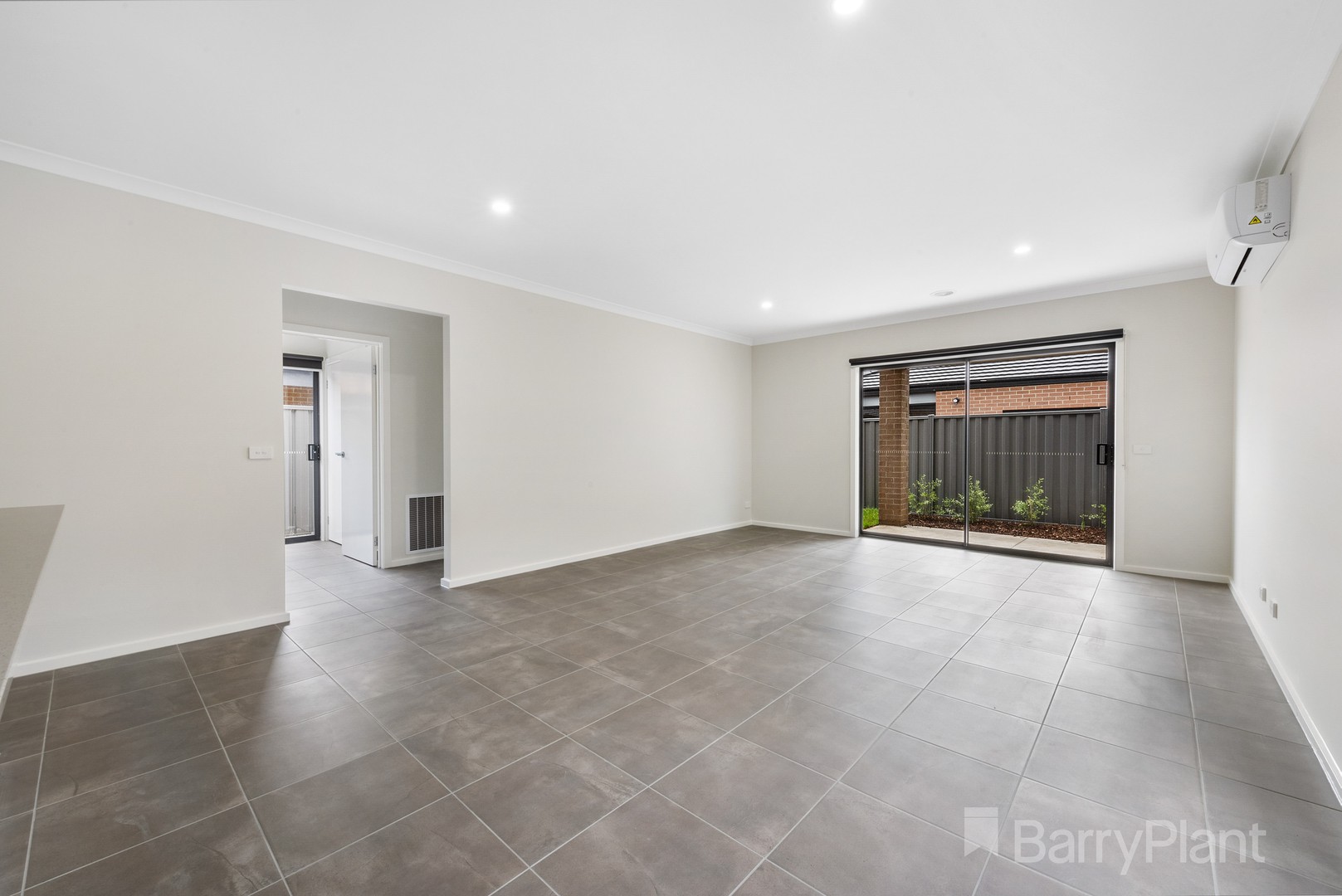 11 Drummoyne Street, Tarneit, VIC 3029, Tarneit - Thumbnail 3