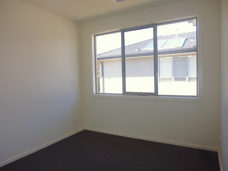 11 Emica Parade, Knoxfield, VIC 3180, Knoxfield - Thumbnail 5