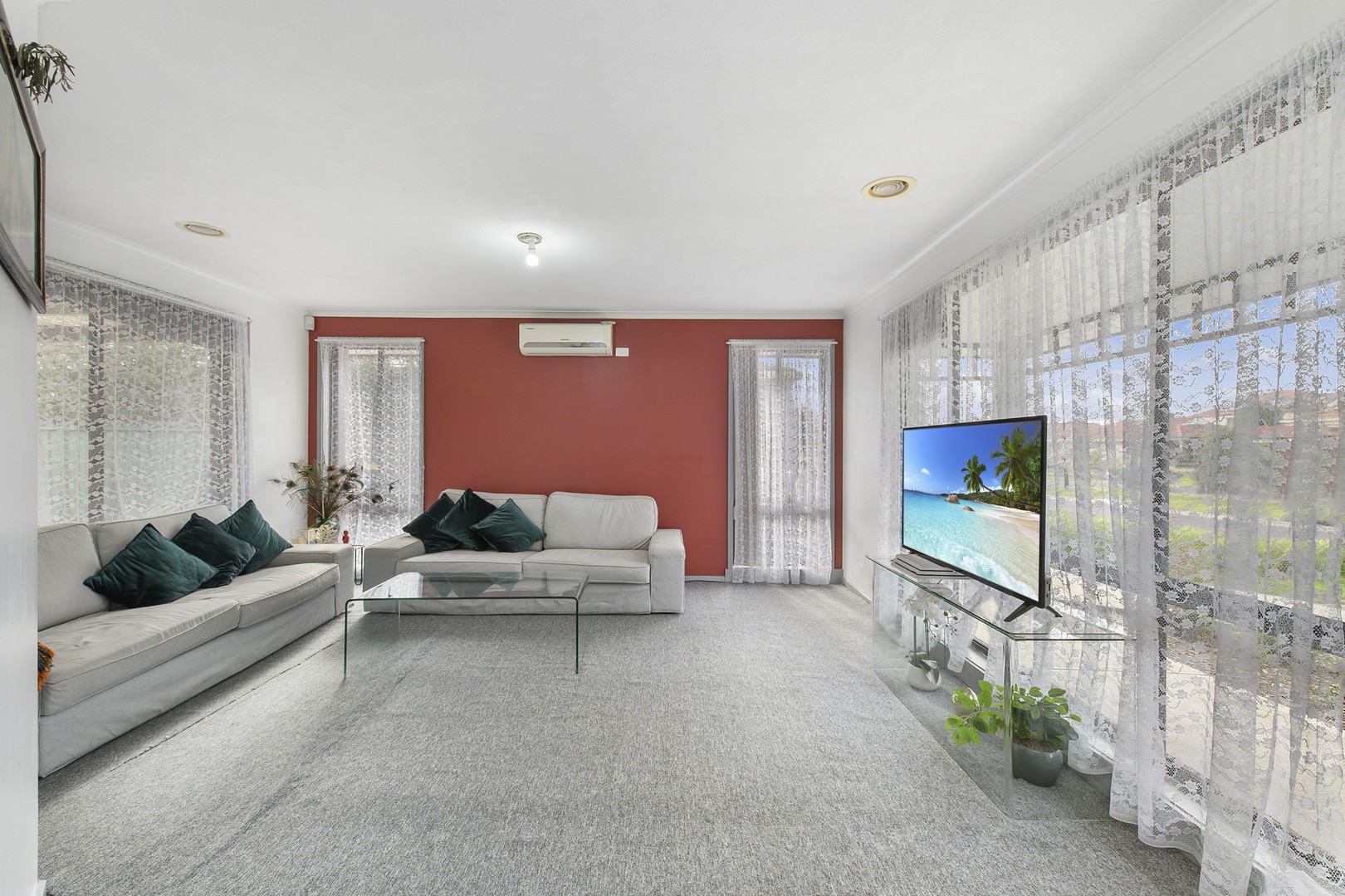 11 Flintoff Avenue, Burnside, VIC 3023, Burnside - Thumbnail 2