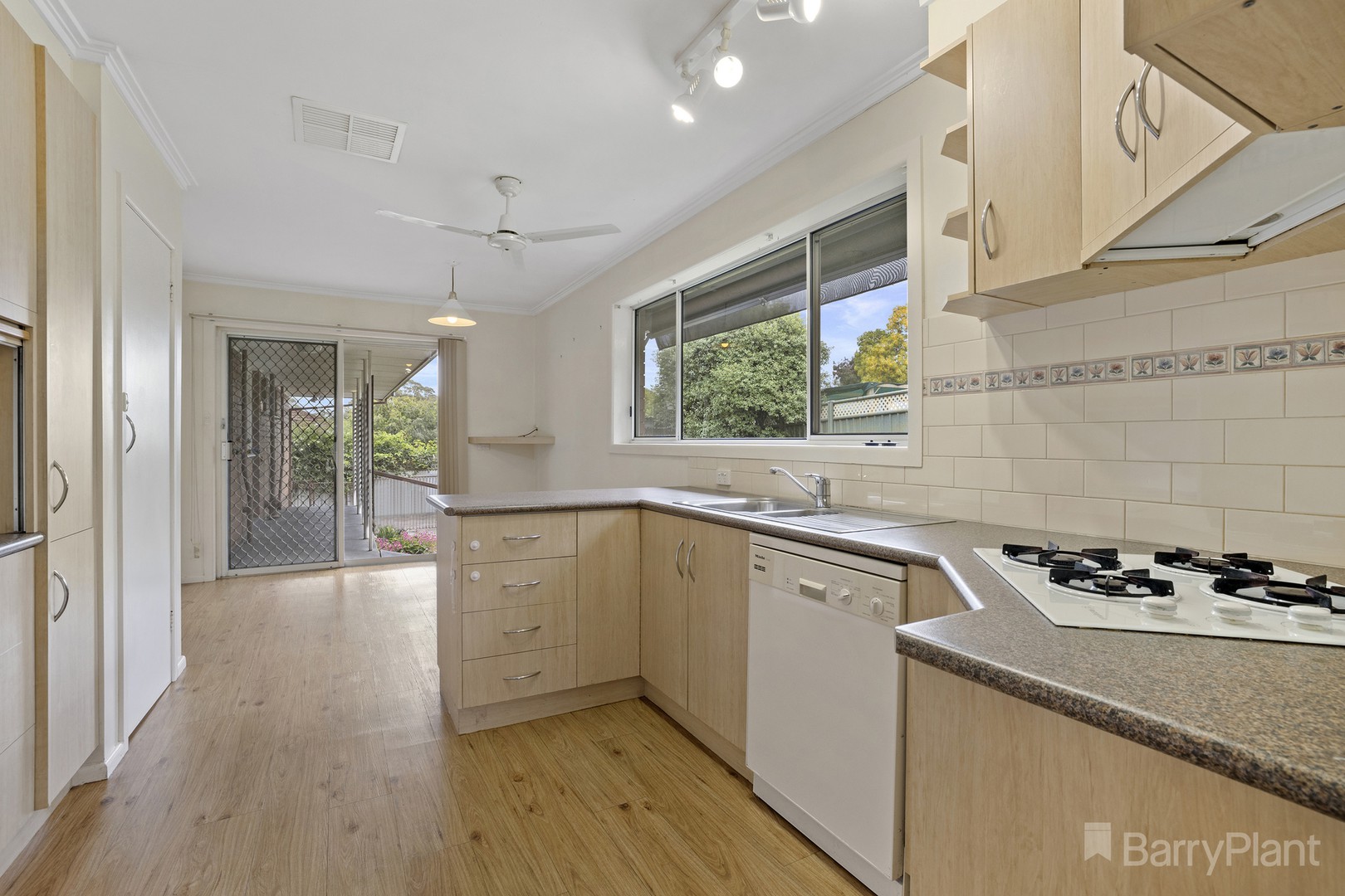 9 Abercorn Avenue, Ivanhoe, Ivanhoe - Thumbnail 4