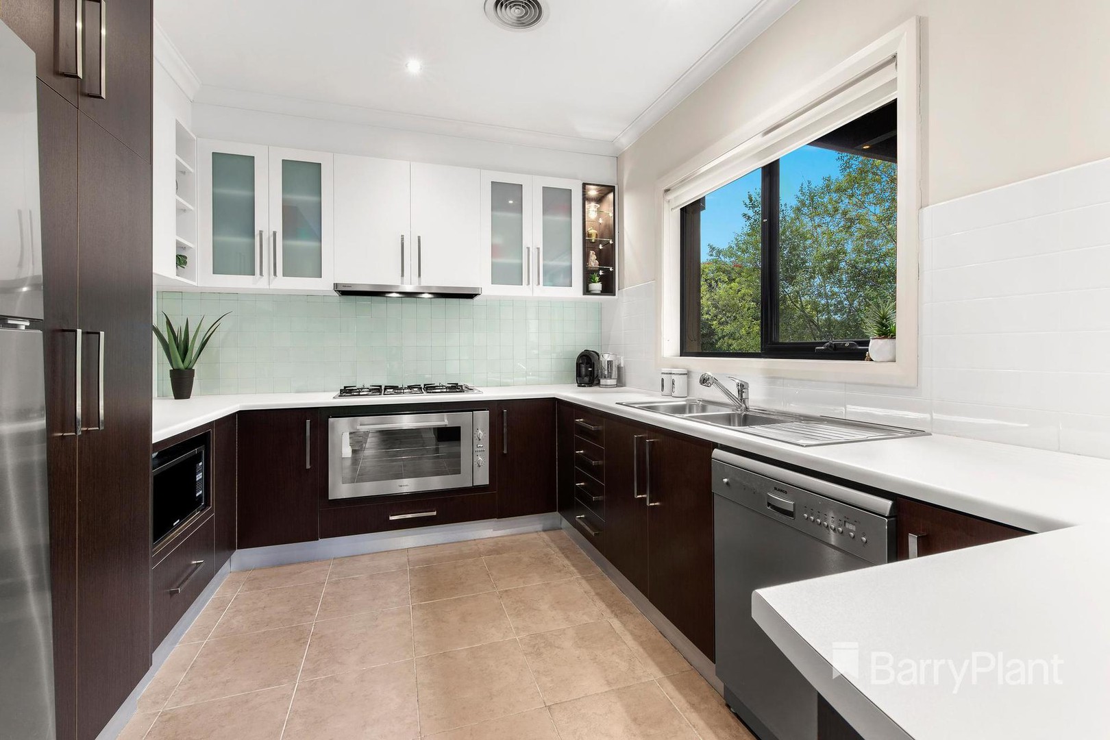 11 Galette Place, South Morang, VIC 3752 - Thumbnail 2 - 10/03/2022