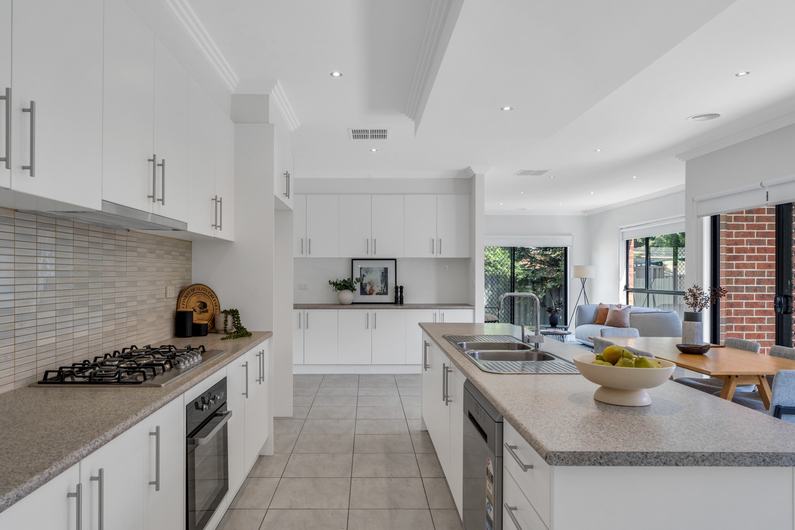11 Girraween Crescent, Craigieburn, VIC 3064, Craigieburn - Thumbnail 4