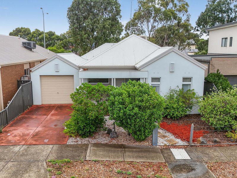 11 Glack Way, Caroline Springs, VIC 3023 - Image - 06/03/2026