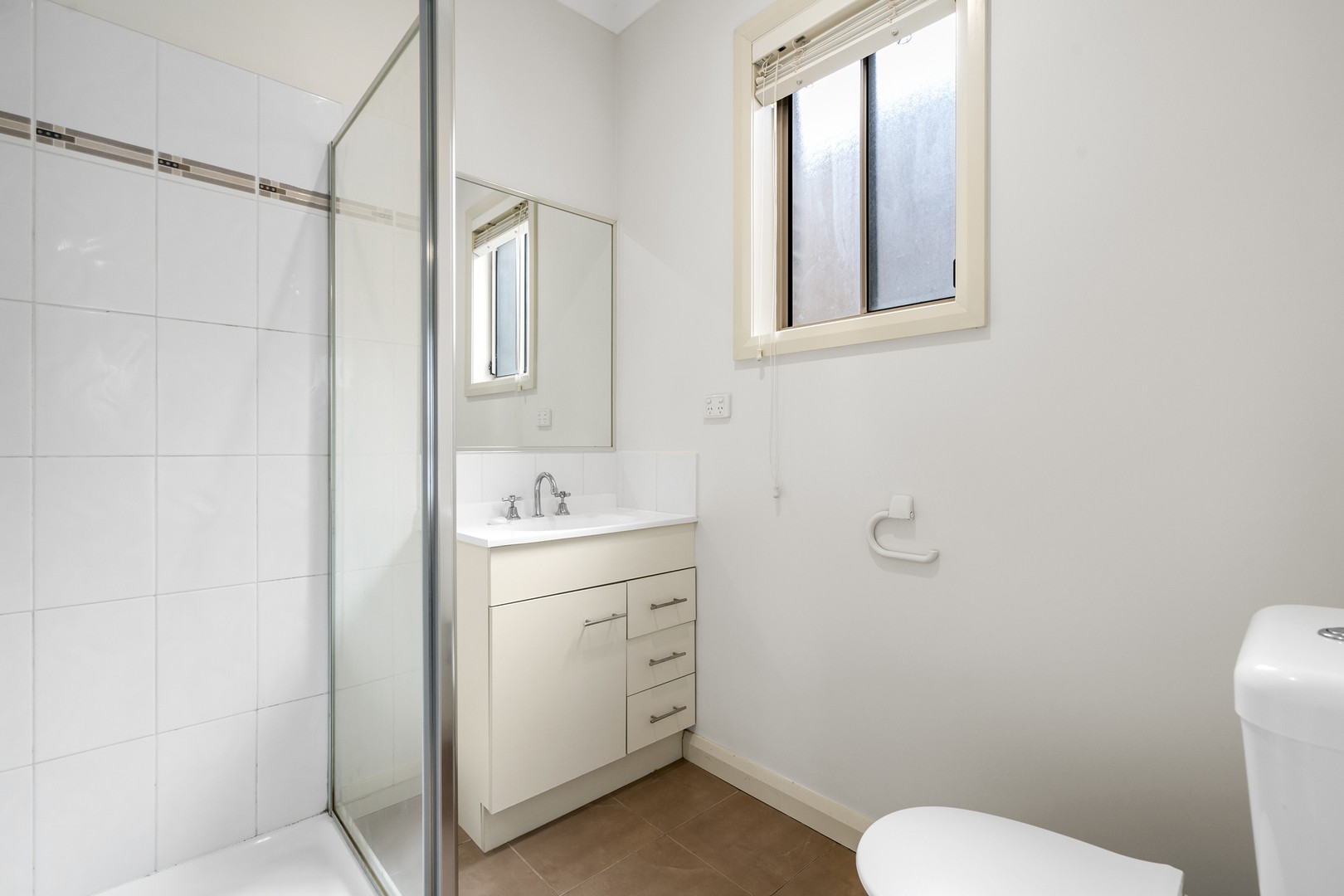 11 Glencoe Street, Melton, VIC 3337 - Thumbnail 2 - 30/04/2025