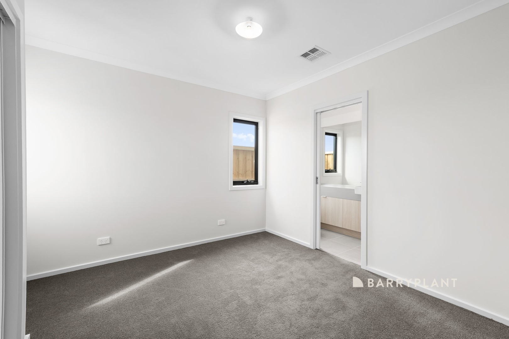 11 Gobelins Walk, Clyde North, VIC 3978, Clyde North - Thumbnail 4