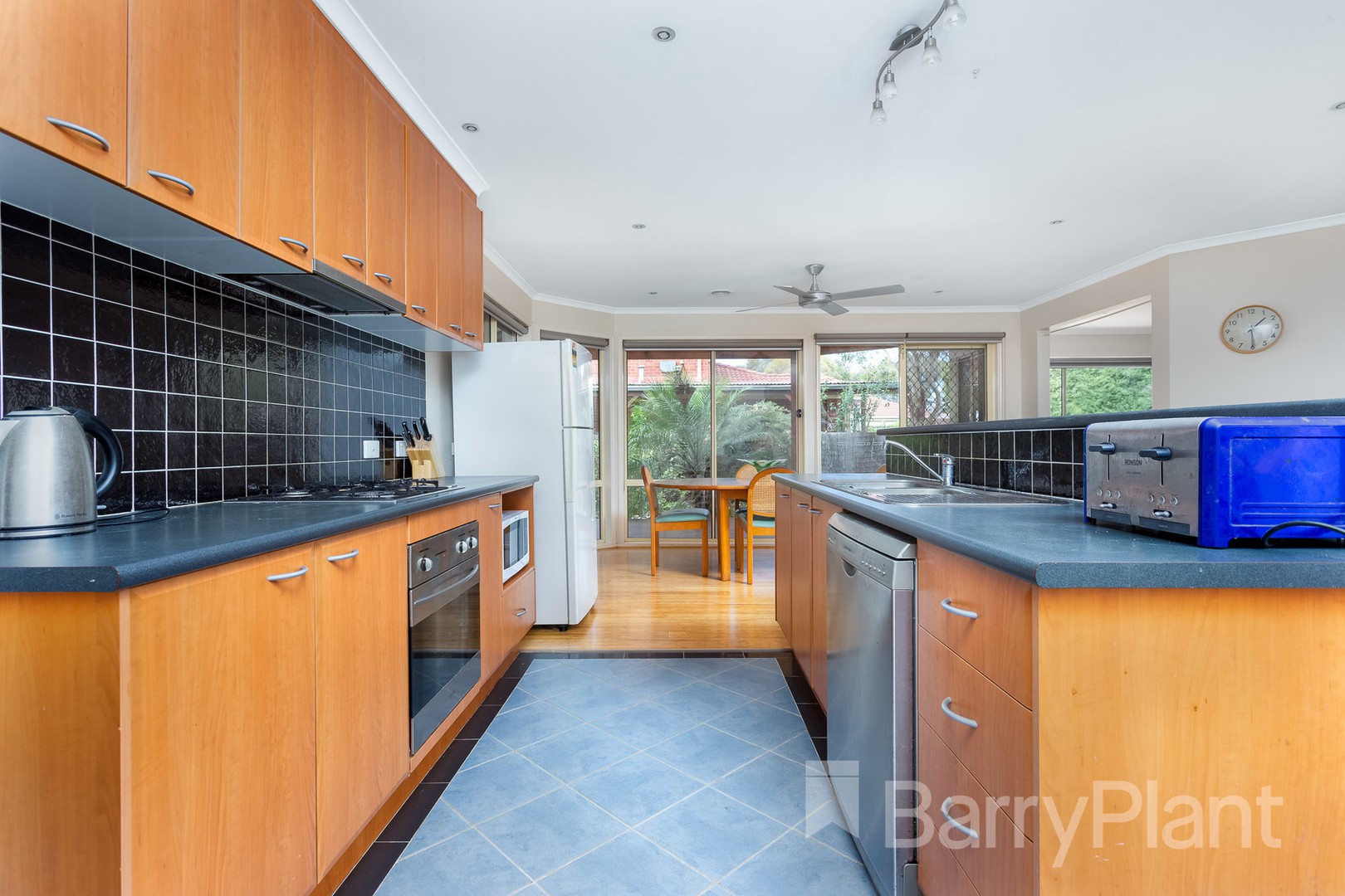 11 Grangemouth Drive, Point Cook, VIC 3030, Point Cook - Thumbnail 3