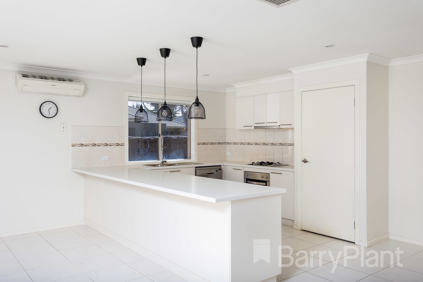 11 Hemlock Crescent, Point Cook, VIC 3030, Point Cook - Thumbnail 2