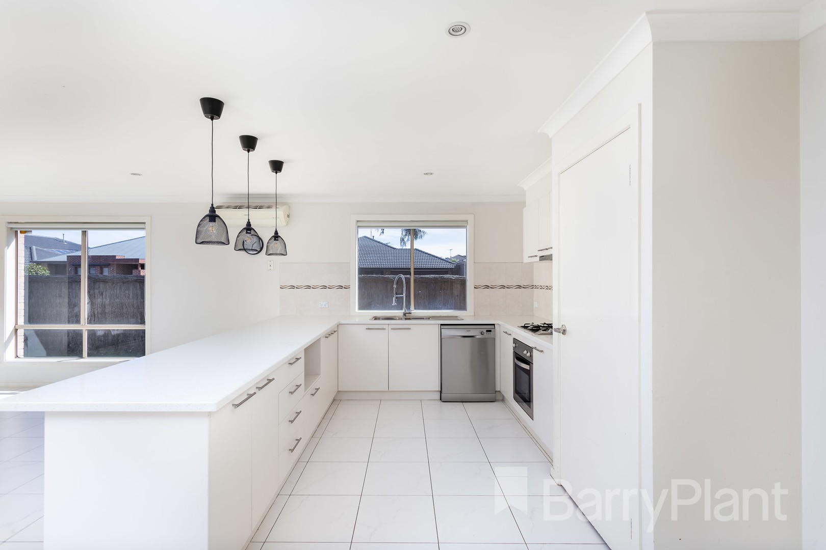 11 Hemlock Crescent, Point Cook, VIC 3030, Point Cook - Thumbnail 4