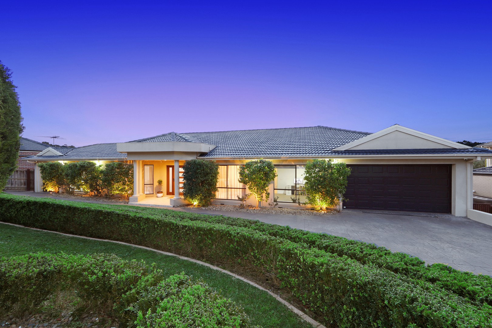 11 Hill Edge Court, Lysterfield South, VIC 3156 - Thumbnail 2 - 25/10/2021