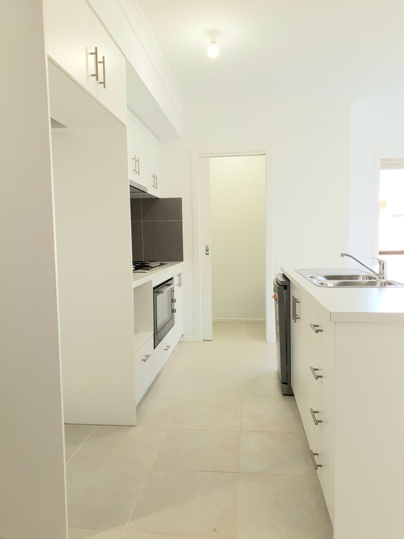 11 Hocston Way, Thornhill Park, VIC 3335 - Thumbnail 2 - 13/03/2026