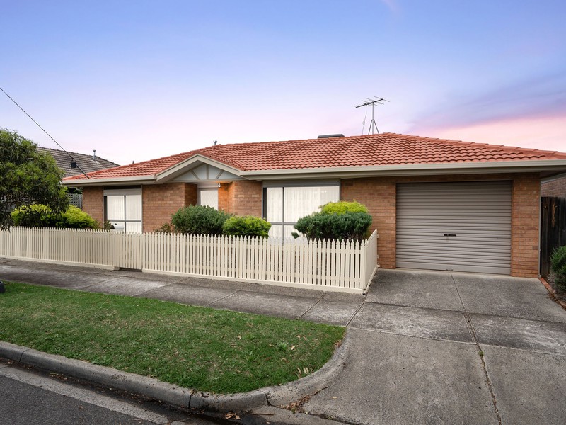 11 Holden Avenue, Avondale Heights, VIC 3034 - Image - 11/11/2025