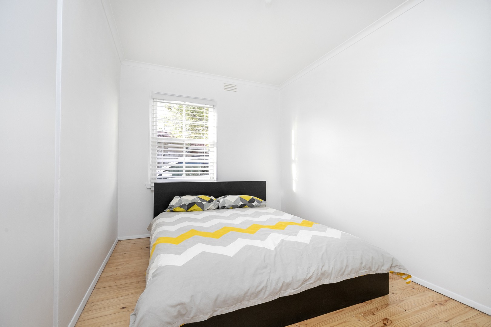 11 Honey Grove, St Albans, VIC 3021, St Albans - Thumbnail 2