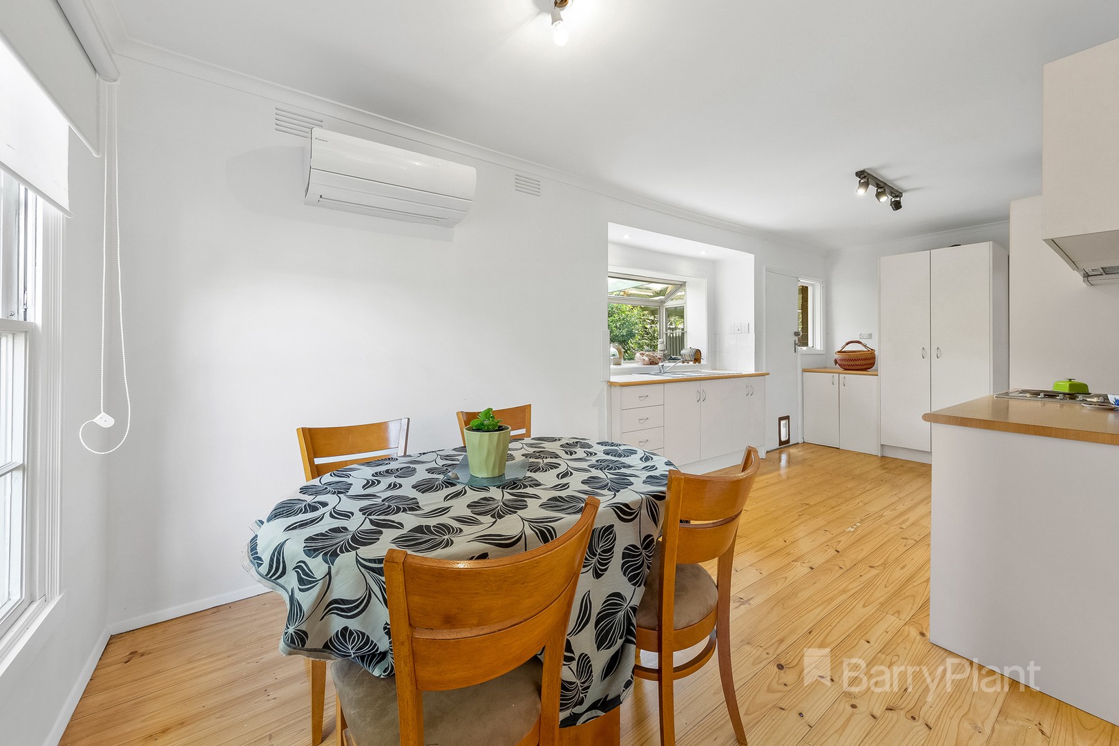 11 Honey Grove, St Albans, VIC 3021, St Albans - Thumbnail 4