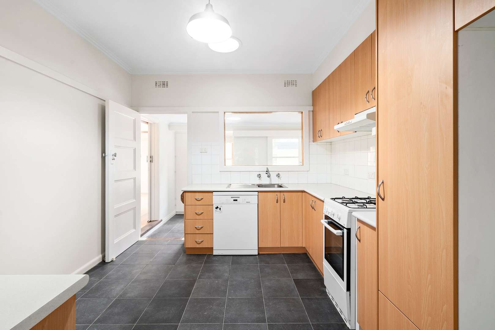 11 Hutchinson Street, Albion, VIC 3020, Albion - Thumbnail 8