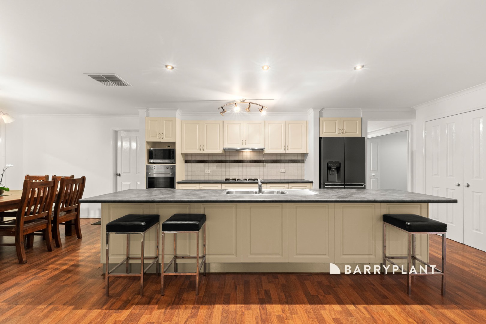 11 Joucas Place, Narre Warren South, VIC 3805, Narre Warren South - Thumbnail 2