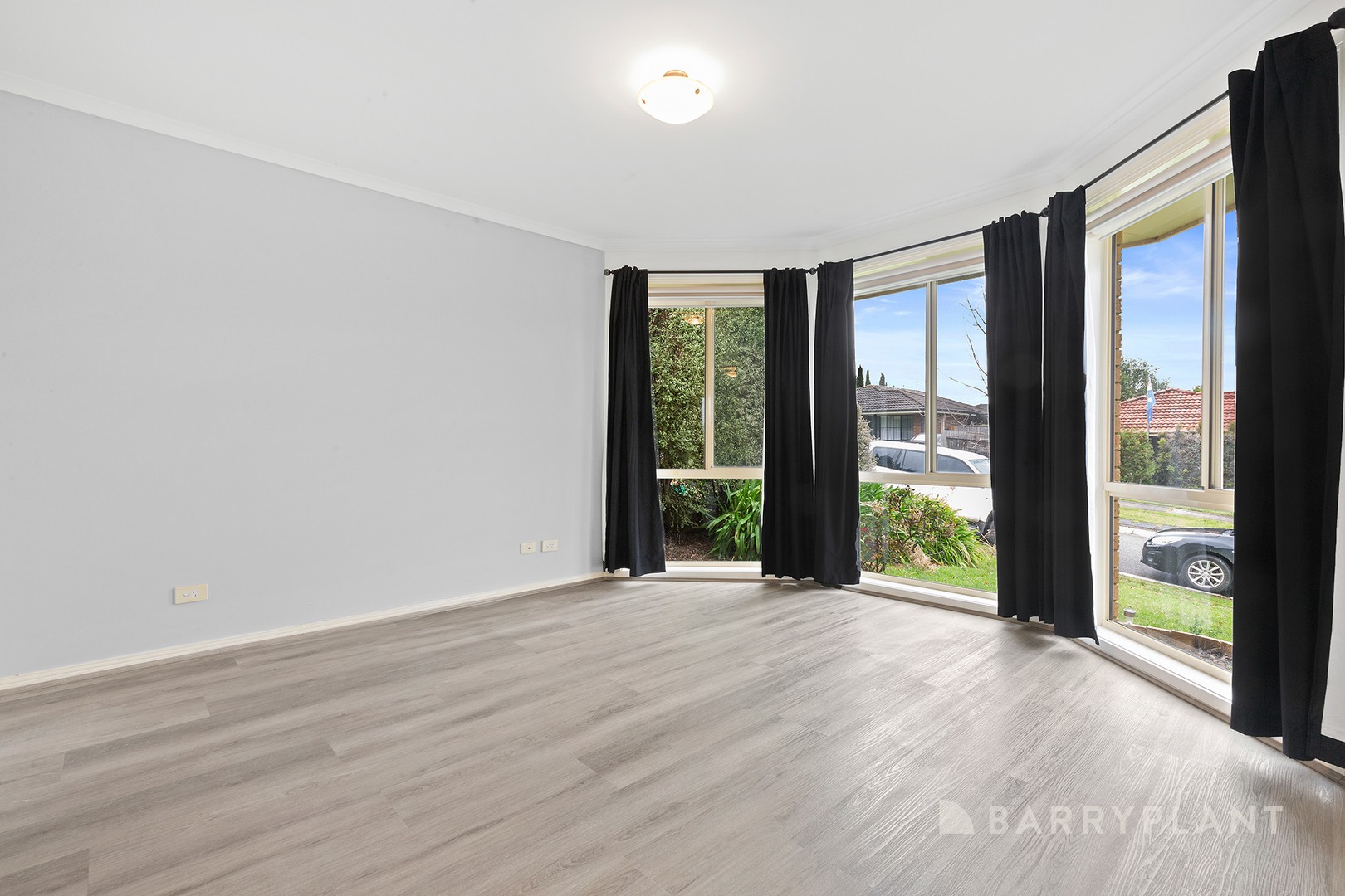 11 Kathryn Close, Pakenham, VIC 3810 - Thumbnail 1 - 01/05/2024