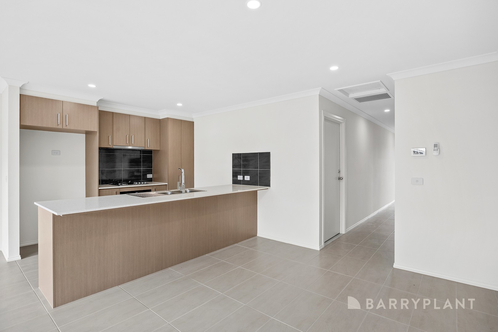 11 Kenmore Way, Clyde North, VIC 3978 - Thumbnail 1 - 05/11/2025