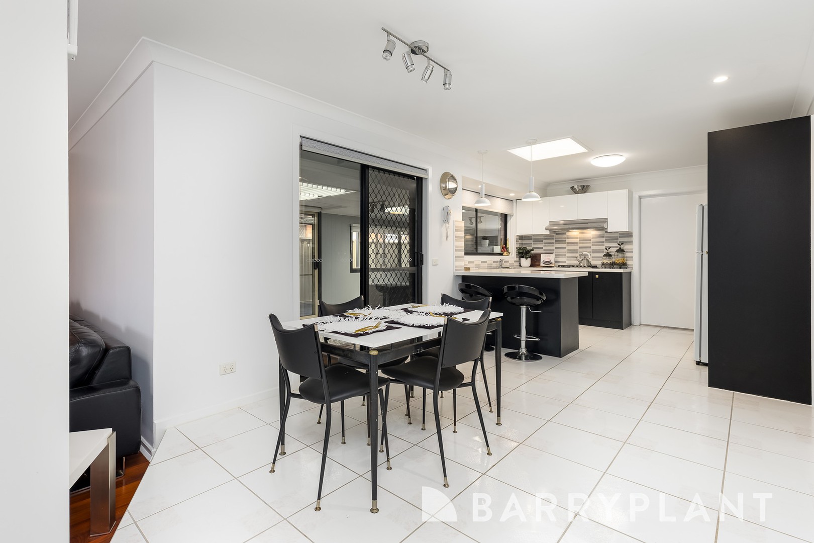 11 Kensington Crescent, Altona Meadows, VIC 3028 - Thumbnail 2 - 23/01/2025