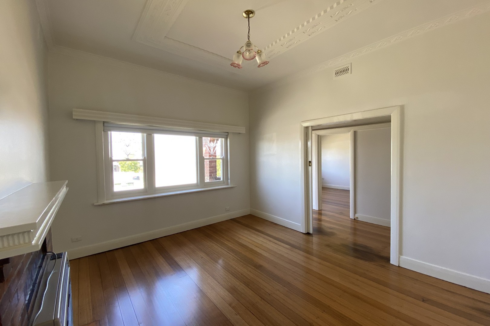 11 Kinkora Road, Reservoir, VIC 3073, Reservoir - Thumbnail 2