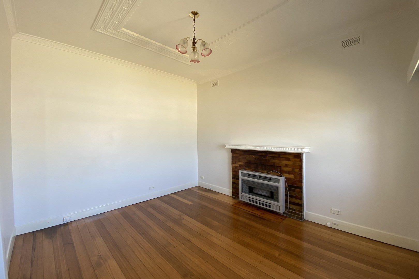 11 Kinkora Road, Reservoir, VIC 3073, Reservoir - Thumbnail 3