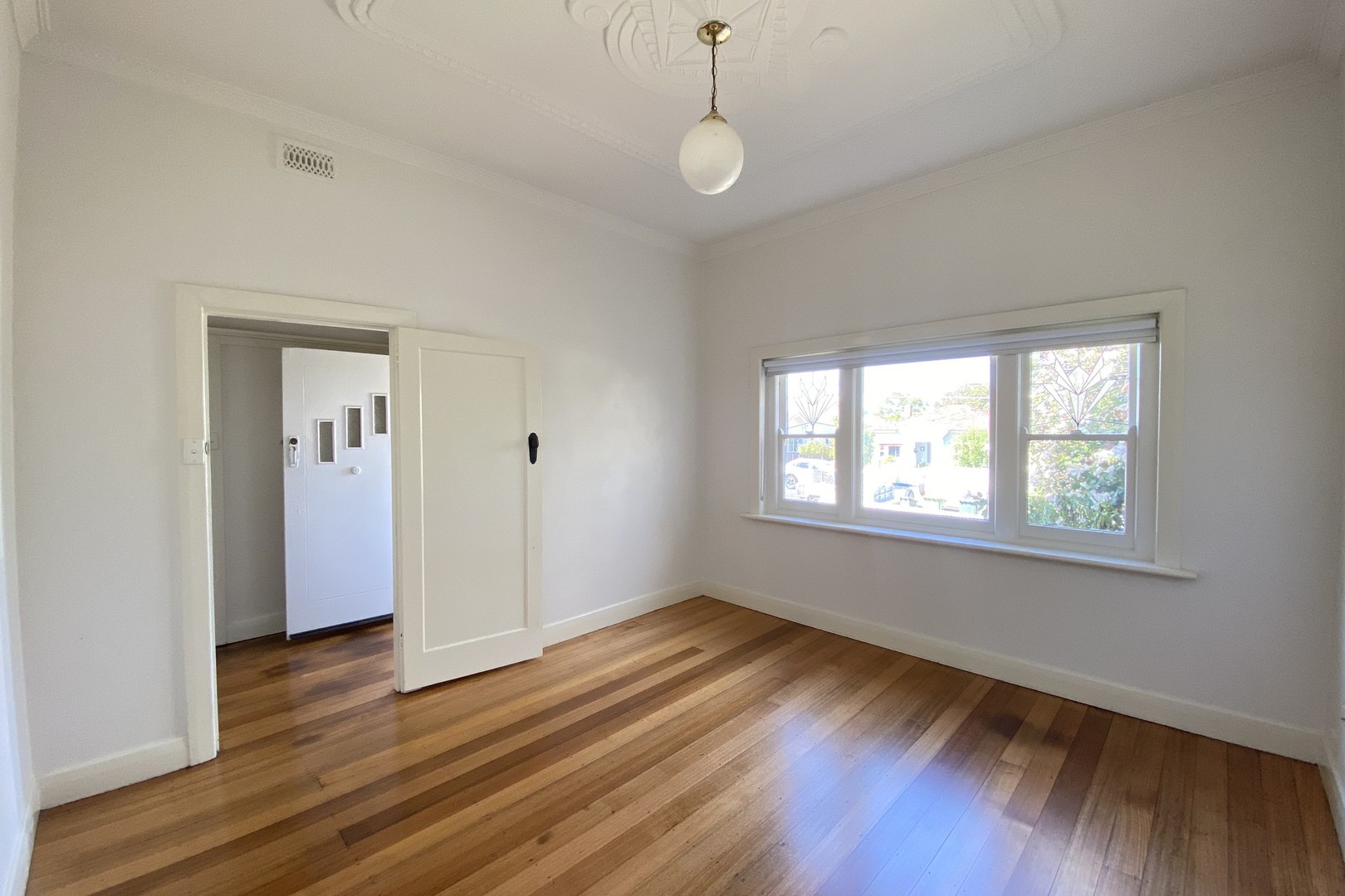 11 Kinkora Road, Reservoir, VIC 3073, Reservoir - Thumbnail 4