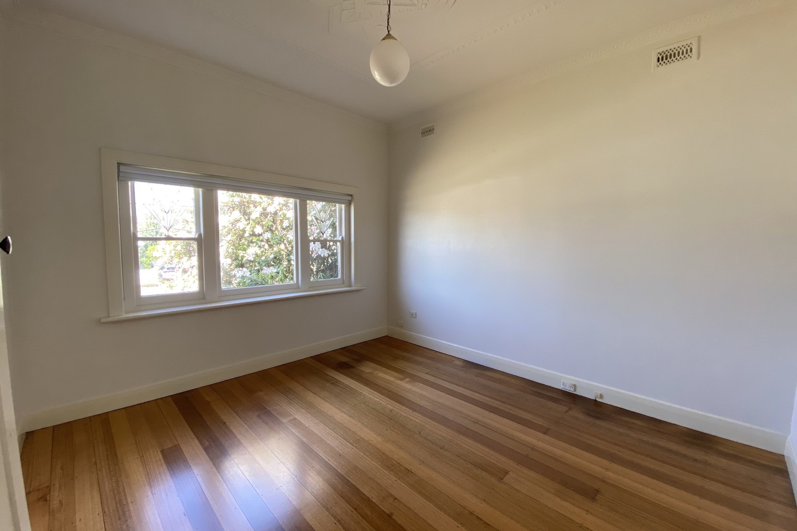 11 Kinkora Road, Reservoir, VIC 3073, Reservoir - Thumbnail 5
