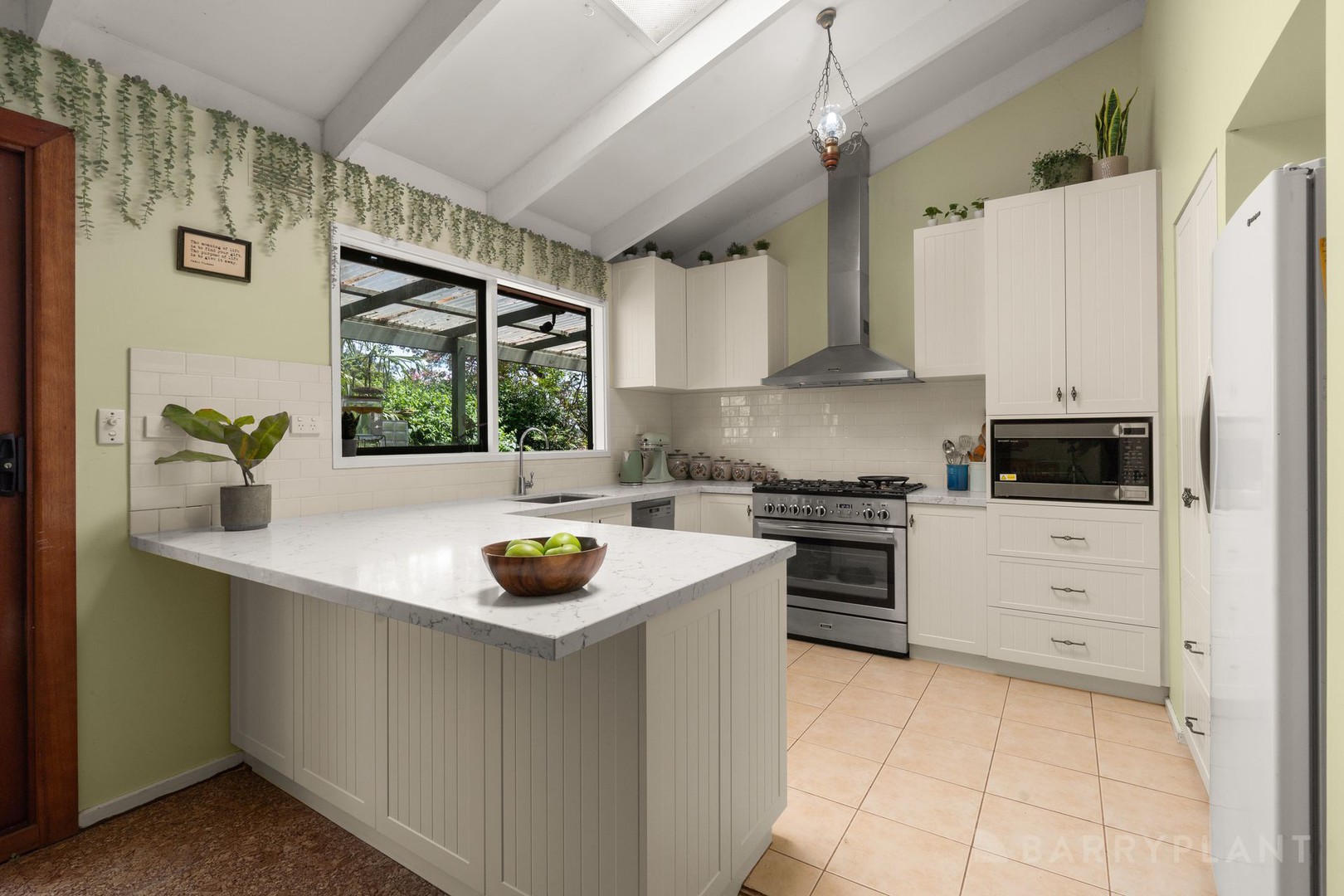 11 Kitchener Parade, Cockatoo, VIC 3781 - Thumbnail 2 - 23/10/2025